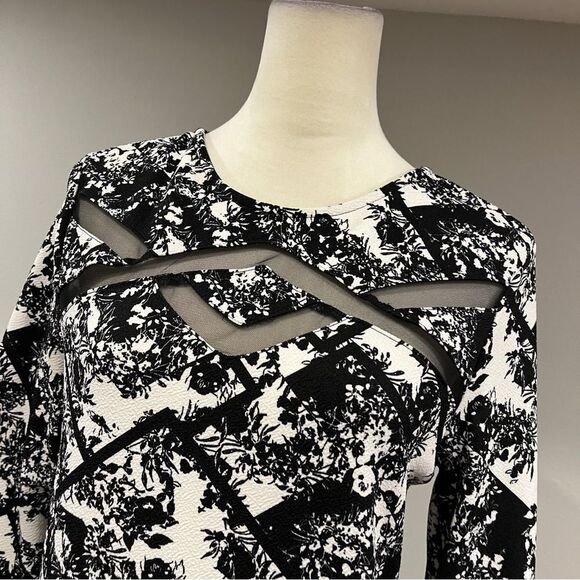 Scoop neck long sleeve floral knee length dress - Picture 2 of 13